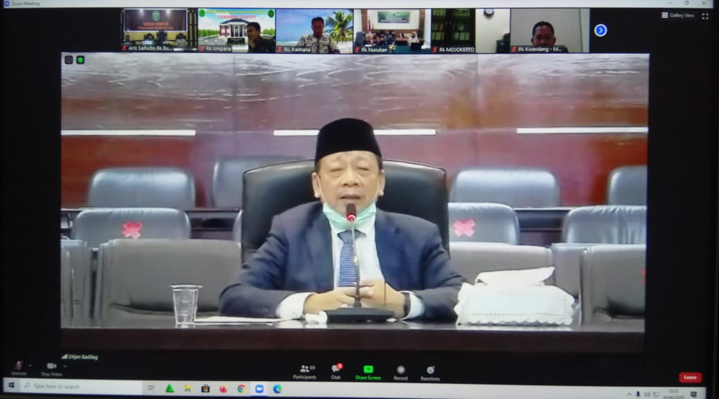 Pak Dirjen sedang memberikan sambutannya dan terus memotivasi para peserta untuk terus menulis berpikir cerdas dan berinovasi